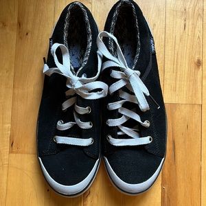 Teva Sneakers size 8 New